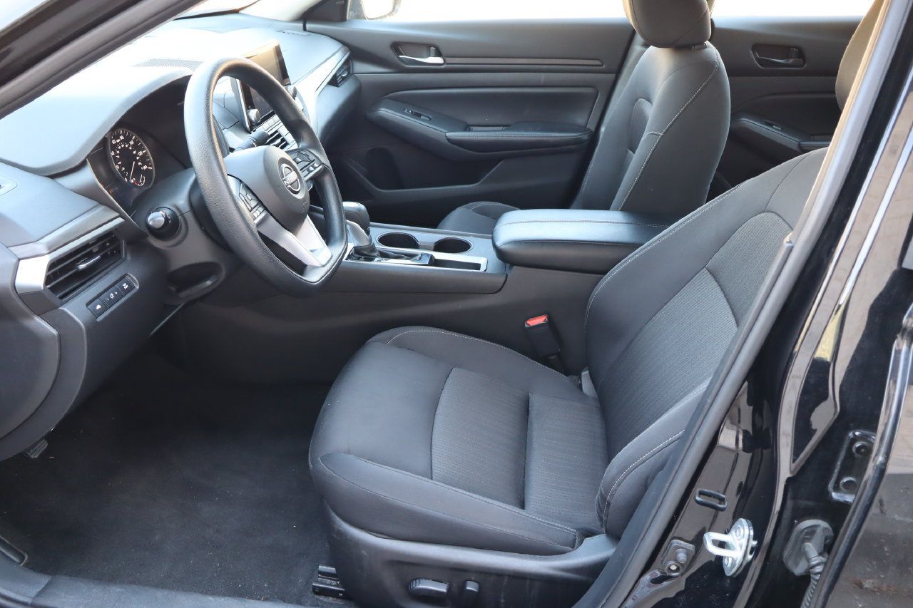Used 2025 Nissan Altima 2.5 SV FWD image 15