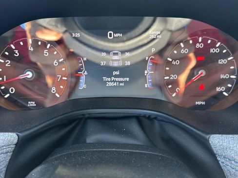Used 2025 Jeep Compass Latitude w/ Sun & Sound Group AWD/4WD image 9