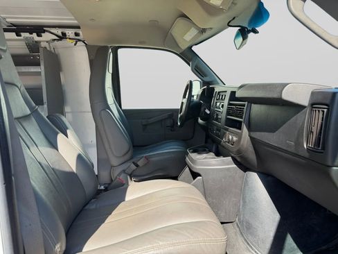 Used 2017 Chevrolet Express 2500 RWD image 34