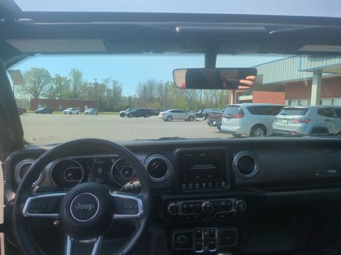 Used 2022 Jeep Wrangler Unlimited Sahara w/ Cold Weather Group AWD/4WD image 34