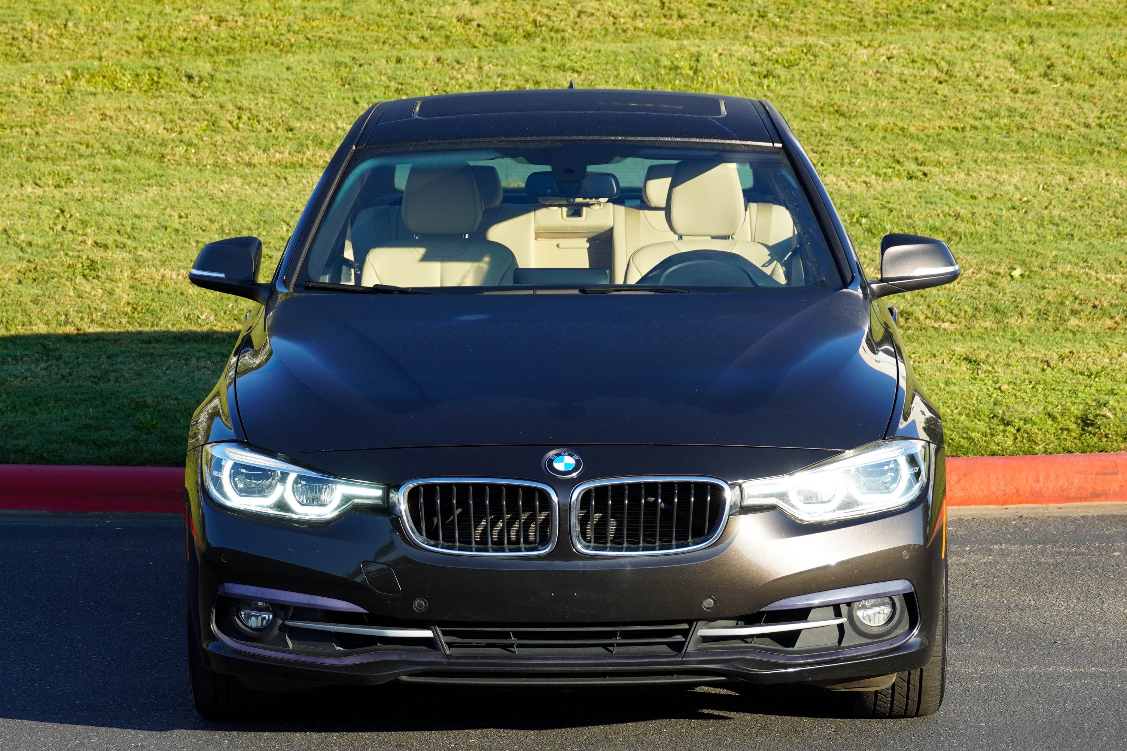 Used 2017 BMW 330i xDrive Sedan AWD/4WD image 3