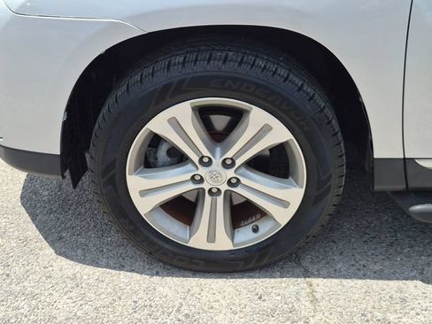 Used 2013 Toyota Highlander Limited FWD image 11