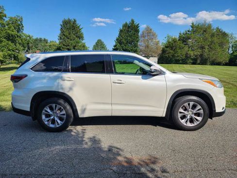 Used 2014 Toyota Highlander XLE AWD/4WD image 5