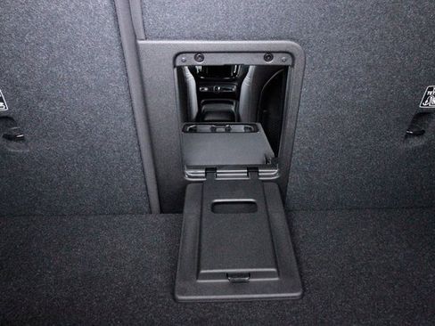 Certified 2025 Volvo XC40 B5 Core w/ Climate Package image 27