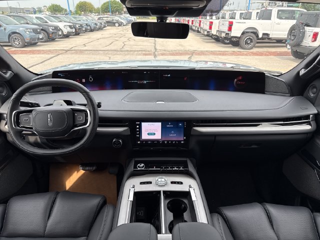 New 2027 Lincoln Navigator Reserve w/ Jet Appearance Package AWD/4WD image 17