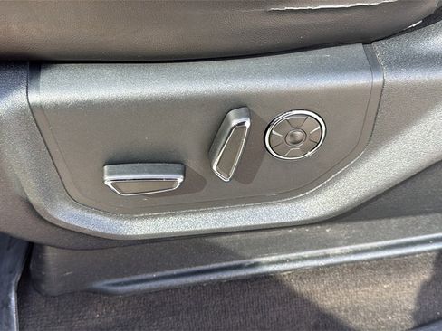 Used 2019 Ford F150 Platinum w/ Equipment Group 701A Luxury image 12