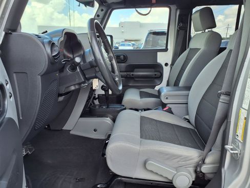 Used 2009 Jeep Wrangler Unlimited X RWD image 11