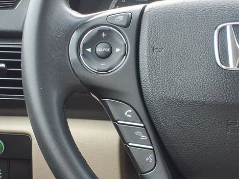 Used 2015 Honda Accord Touring image 9