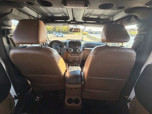 Used 2016 Jeep Wrangler Unlimited Sahara w/ Connectivity Group image 39