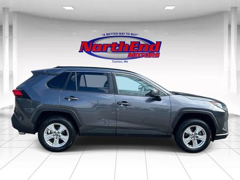 Used 2021 Toyota RAV4 LE AWD/4WD image 2