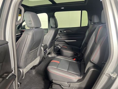Used 2024 Chevrolet Traverse RS FWD image 9