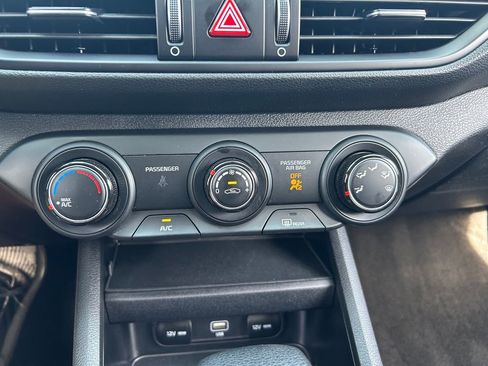 Used 2023 Kia Forte LX image 14