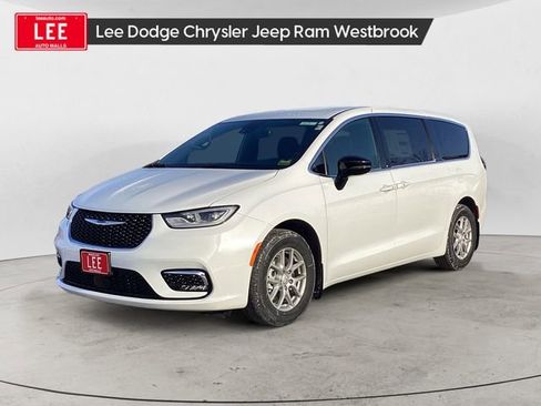 New 2026 Chrysler Pacifica Select image 1