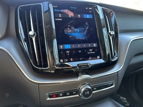 Certified 2025 Volvo XC60 B5 Core image 21