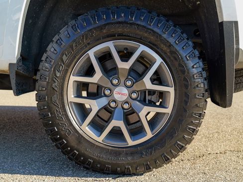 Used 2022 GMC Canyon AT4 image 15