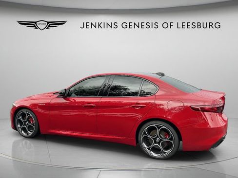 Used 2023 Alfa Romeo Giulia Veloce RWD image 8