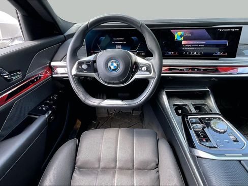 Used 2024 BMW i7 eDrive50 RWD image 5