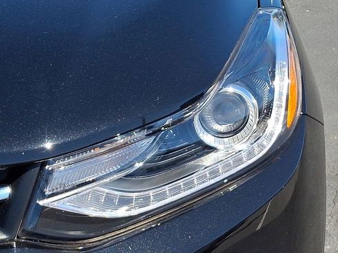 Certified 2022 Chevrolet Trax LT w/ LT Convenience Package image 9