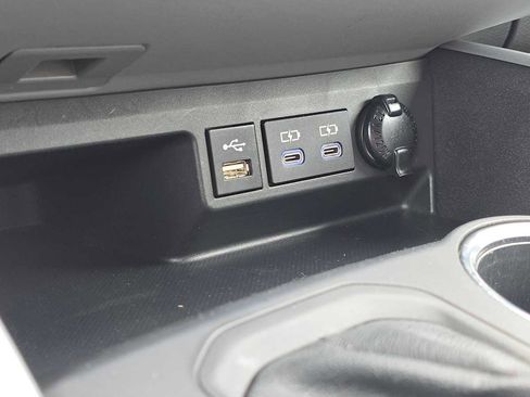 Used 2022 Toyota Highlander L FWD image 35