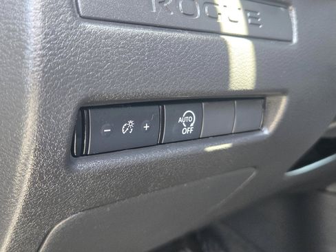 Used 2024 Nissan Rogue S AWD/4WD image 10