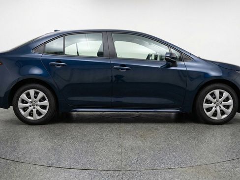 Used 2025 Toyota Corolla LE FWD image 8