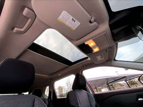 Used 2021 Nissan Rogue SV image 14