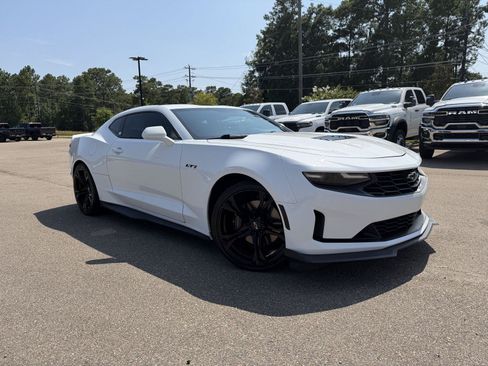 Used 2021 Chevrolet Camaro LT w/ Technology Package RWD image 3