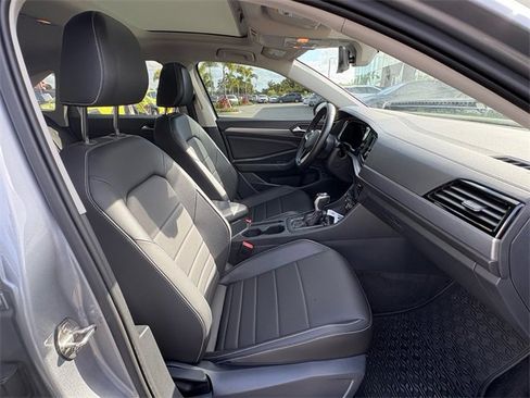 Used 2023 Volkswagen Jetta SE w/ Panoramic Sunroof Package image 14