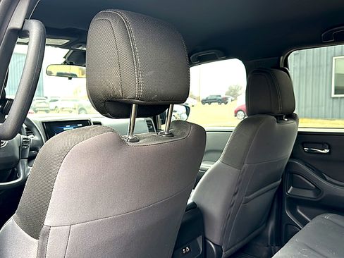 Used 2023 Nissan Frontier SV w/ Midnight Edition Package image 17