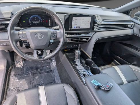Used 2025 Toyota Camry SE FWD image 17