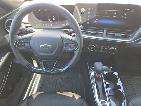 Used 2025 Chevrolet Trax RS w/ Driver Confidence Package image 28