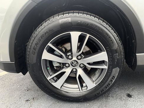 Used 2018 Toyota RAV4 XLE FWD image 8