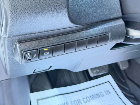 Used 2021 Toyota Corolla LE image 18