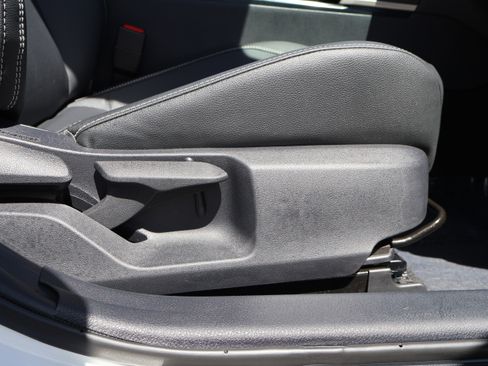 Used 2025 Toyota Camry SE FWD image 10
