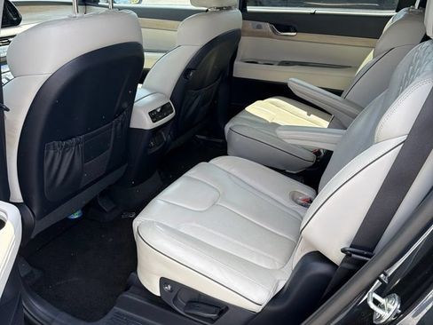 Used 2021 Hyundai Palisade Limited FWD image 3