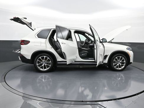 New 2025 BMW X5 xDrive40i w/ Parking Assistance Package image 49