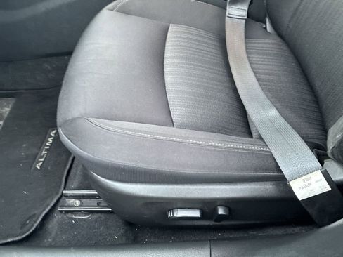 Used 2024 Nissan Altima 2.5 SV image 12