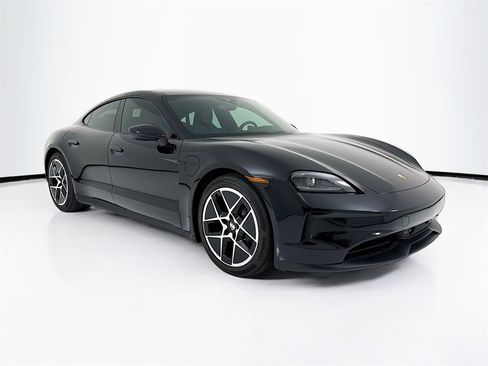 Used 2025 Porsche Taycan image 7
