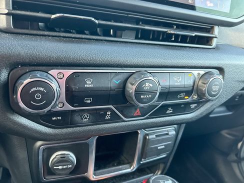 Used 2024 Jeep Wrangler Unlimited Sport AWD/4WD image 21