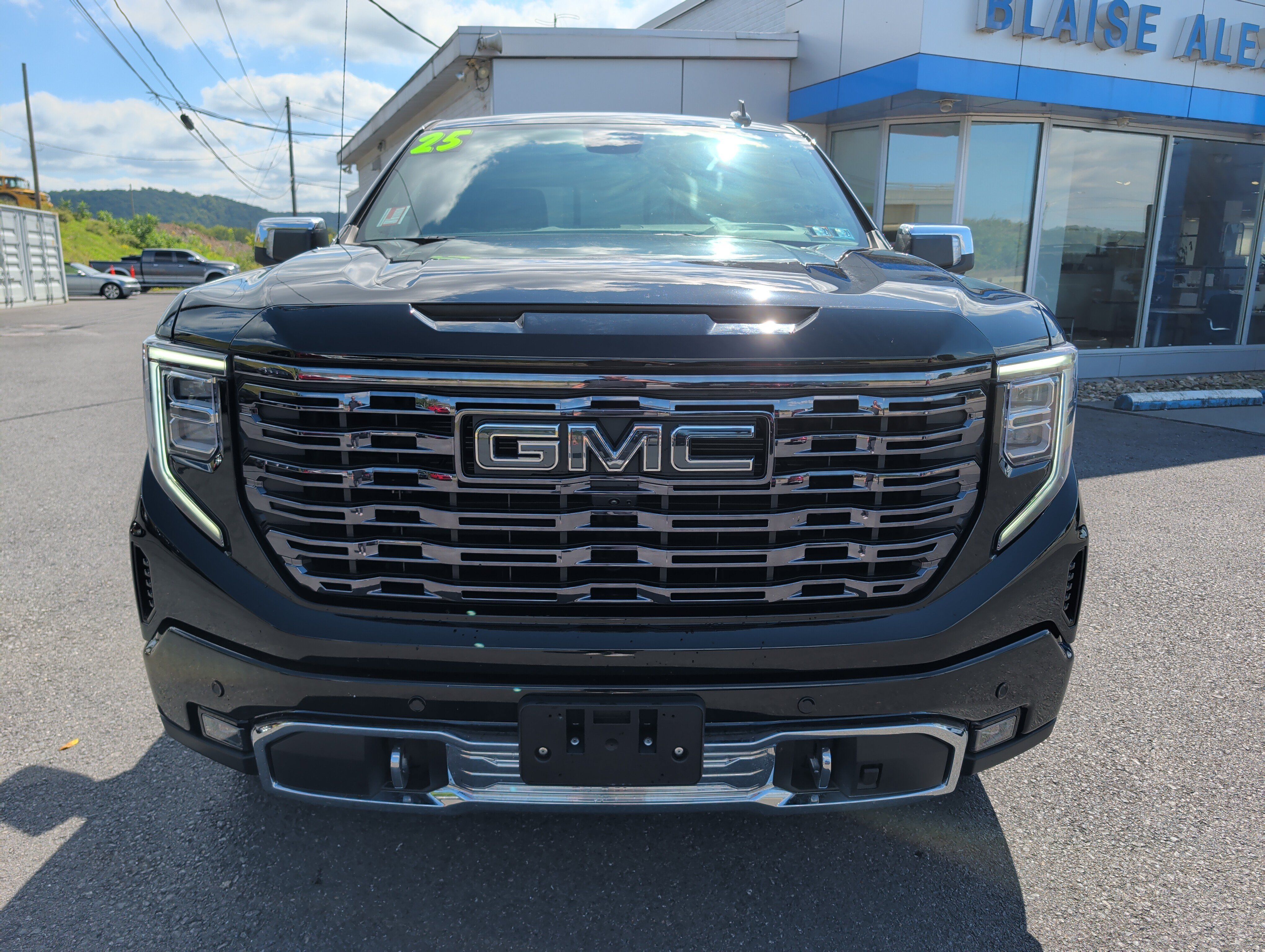 Used 2025 GMC Sierra 1500 Denali Ultimate AWD/4WD image 8
