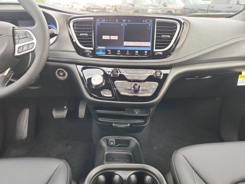 New 2027 Chrysler Pacifica Select FWD image 20