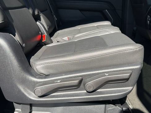 Used 2025 Chevrolet Suburban Z71 AWD/4WD image 55
