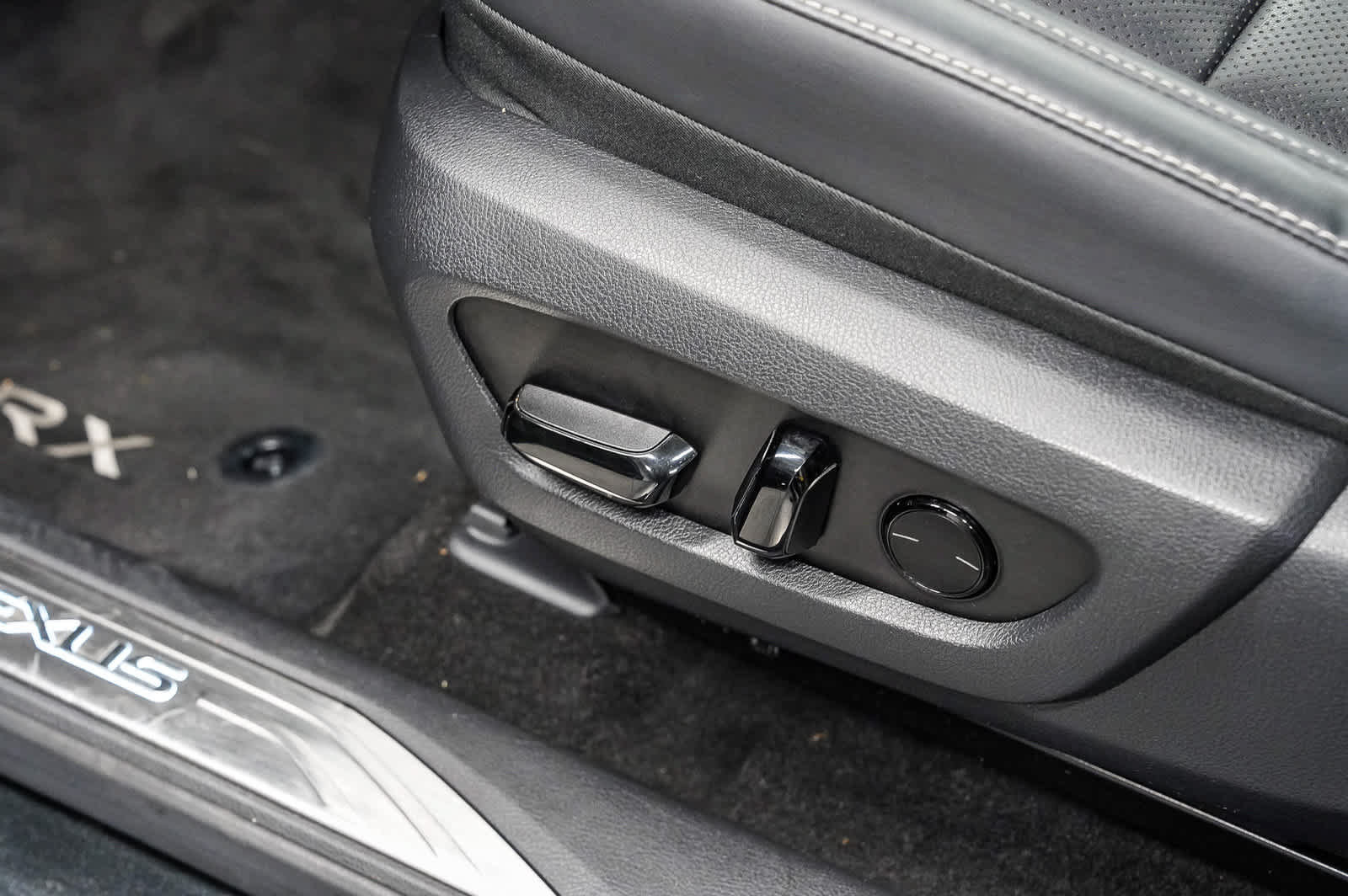 Used 2024 Lexus RX 350 Premium w/ Accessory Package (Z1) FWD image 23