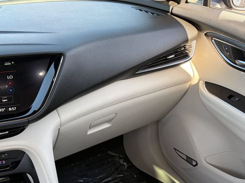 Used 2022 Buick Envision Avenir w/ Technology Package II FWD image 18