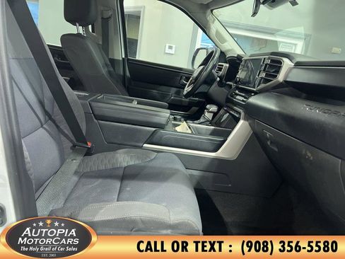 Used 2022 Toyota Tundra SR5 w/ SR5 Convenience Package AWD/4WD image 10