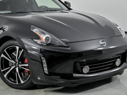 Used 2020 Nissan 370Z w/ Sport Package image 3