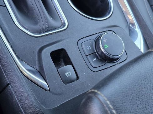 Used 2023 Chevrolet Traverse LT image 24