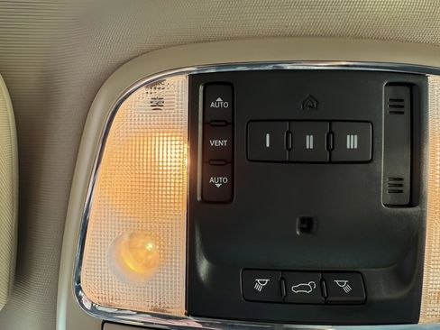 Used 2017 Jeep Grand Cherokee Limited image 29