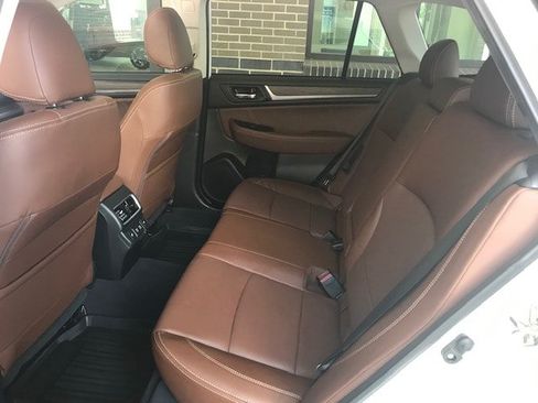Used 2019 Subaru Outback 3.6R Touring AWD/4WD image 7