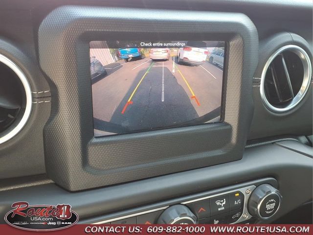 Used 2018 Jeep Wrangler Unlimited Sahara w/ Cold Weather Group AWD/4WD image 21
